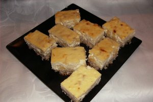Budincă de orez cu brânză şi ananas