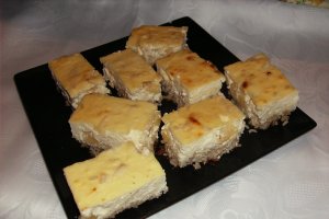 Budincă de orez cu brânză şi ananas