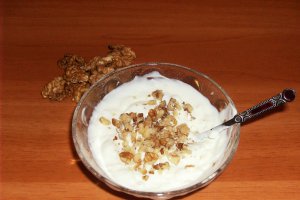 Somon la cuptor cu ierburi şi nuci