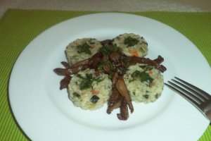 Pilaf de orez cu praz si ciuperci prajite