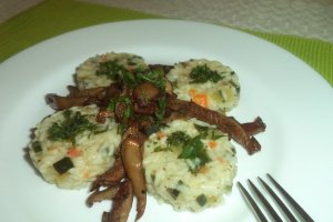 Pilaf de orez cu praz si ciuperci prajite