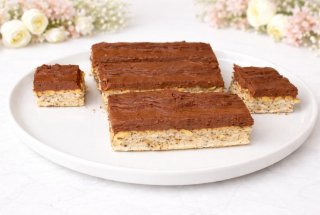 Prajitura cu nuca prajita si crema de ciocolata