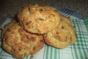 Chifle cu branza, kefir si seminte de dovleac