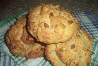 Chifle cu branza, kefir si seminte de dovleac