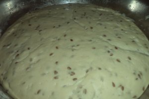 Aluat dospit umplut cu ciuperci de roua