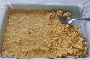 Prajitura cu mascarpone,fructe si ciocolata