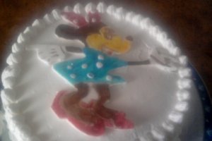 Tort cu crema de capsuni