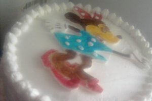 Tort cu crema de capsuni