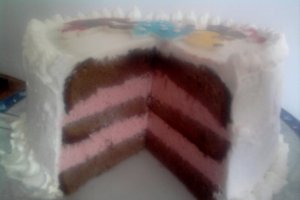 Tort cu crema de capsuni