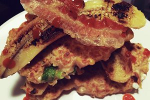 Clatite cu banane caramelizate si bacon