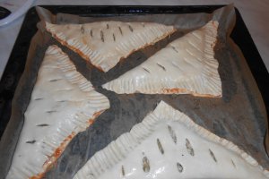 Pateuri cu carne si cascaval