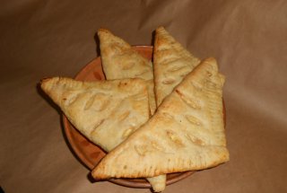 Pateuri cu carne si cascaval