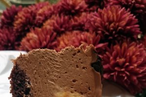 Tort cu mousse de mandarine si ciocolata