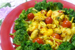 Fructe de mare cu brocolli si taitei de orez