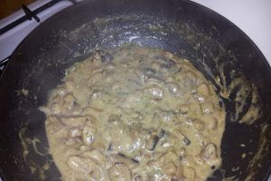 Ciuperci la tigaie cu smantana si mozzarella