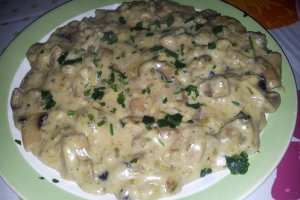 Ciuperci la tigaie cu smantana si mozzarella