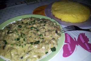 Ciuperci la tigaie cu smantana si mozzarella
