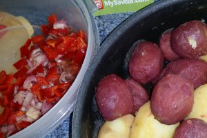 Salata de cartofi bicolora