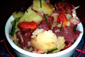 Salata de cartofi bicolora