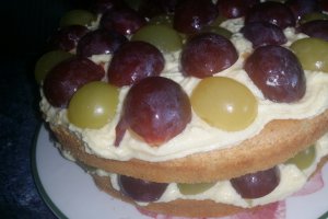 Victoria Sponge Cake cu struguri si fistic