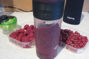 Smoothie cu fructe de padure si iaurt cremos