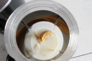 Milkshake cu unt de arahide și banane