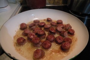 Omleta cu carnati de porc si cascaval Delaco