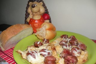 Omleta cu carnati de porc si cascaval Delaco