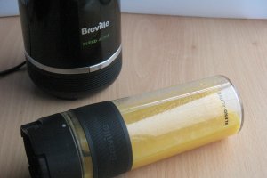 Smoothie de piersici si suc de portocale