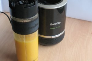 Smoothie de piersici si suc de portocale