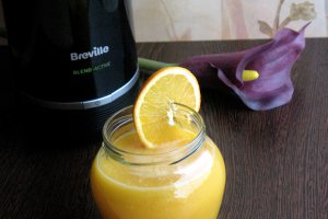 Smoothie de piersici si suc de portocale