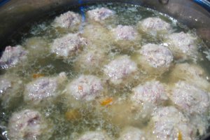 Ciorba de perisoare, acrita cu zeama de varza