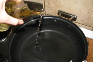 Pui cu legume in sos de vin alb