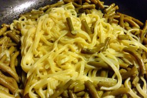 Paste cu fasole verde pastai in sos de unt