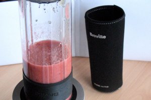 Smoothie cu kiwi, mere si mure