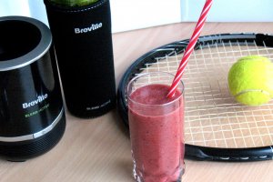 Smoothie cu kiwi, mere si mure