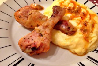 Pulpe de pui marinate cu sana in vas de lut