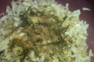 Pilaf de orez cu dovlecel si salata de varza cu marar