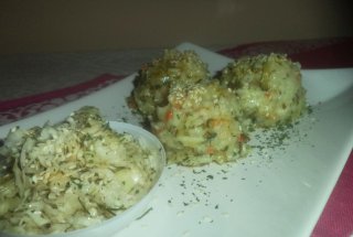 Pilaf de orez cu dovlecel si salata de varza cu marar