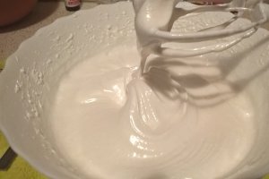 Prajitura cu bezea, cafea si nuci