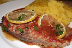 Crap cu bulion, lamaie si mujdei de usturoi