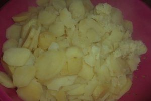 Cartofi gratinati cu branza,cascaval si parmezan Delaco