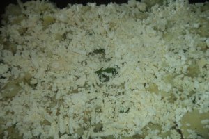 Cartofi gratinati cu branza,cascaval si parmezan Delaco