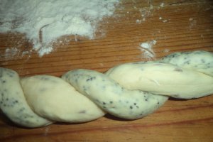 Covrigi de casa cu seminte si parmezan