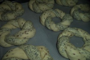 Covrigi de casa cu seminte si parmezan