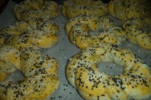 Covrigi de casa cu seminte si parmezan