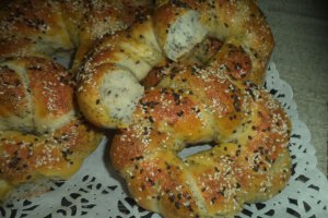 Covrigi de casa cu seminte si parmezan