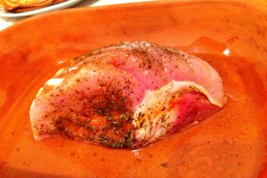 Pulpa de porc marinata in vas de lut