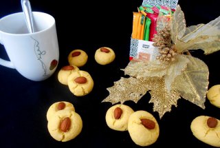 Biscuiti cu lamaie, ghimbir si o migdala