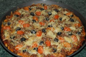 Pizza cu carne tocata